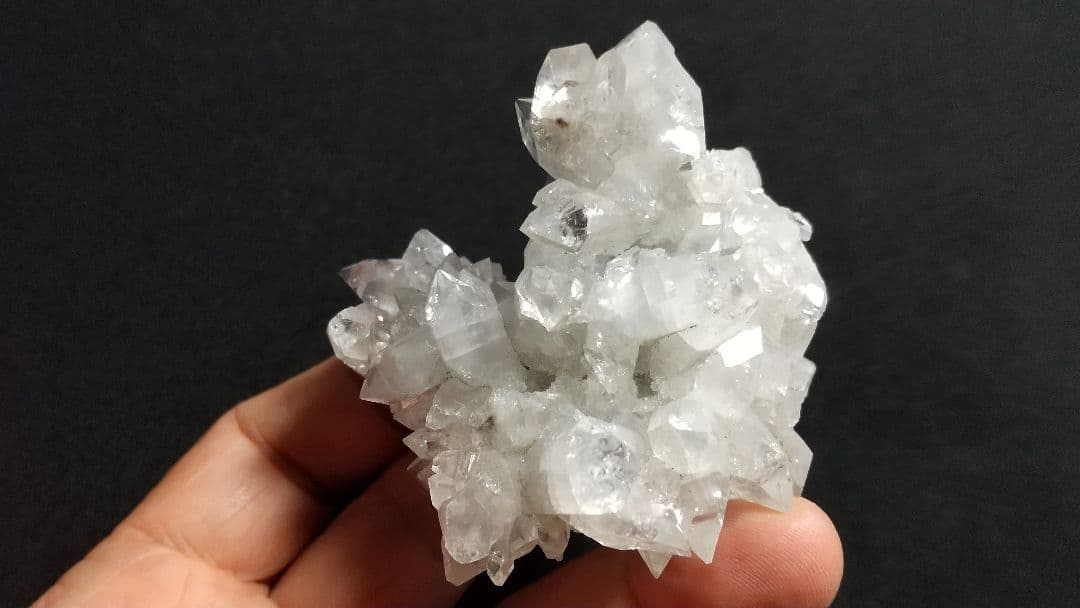 アポフィライト クラスタ―