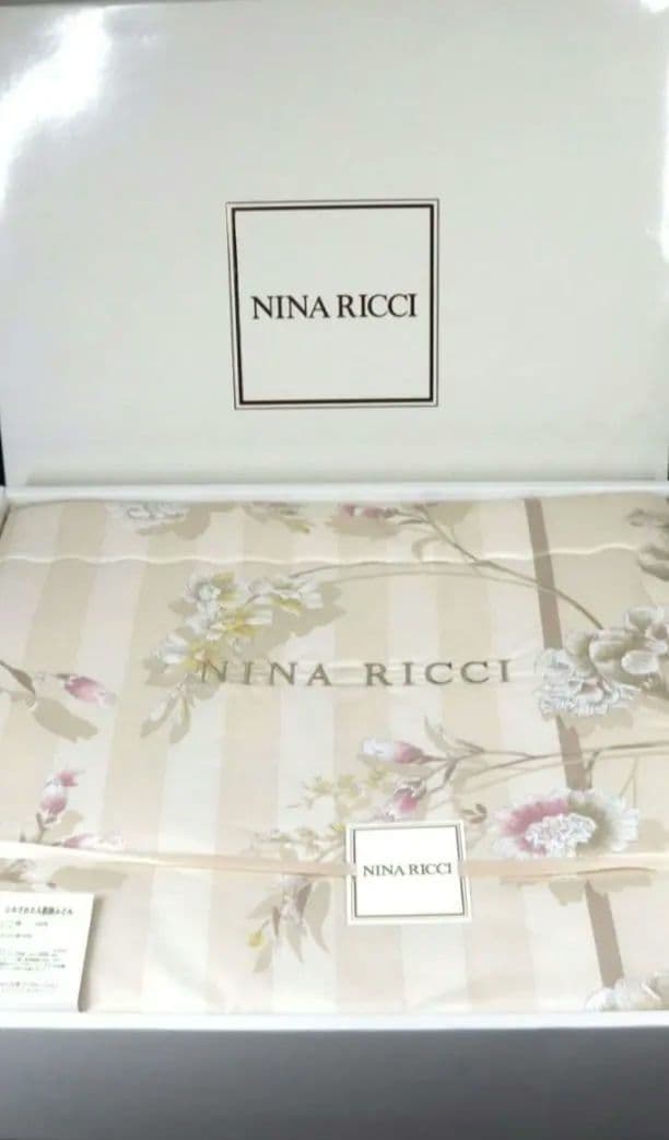 ◎新品 ニナリッチ 真わた肌掛けふとん シルク綿入り✨️絹✨️真綿布団✨️日本製