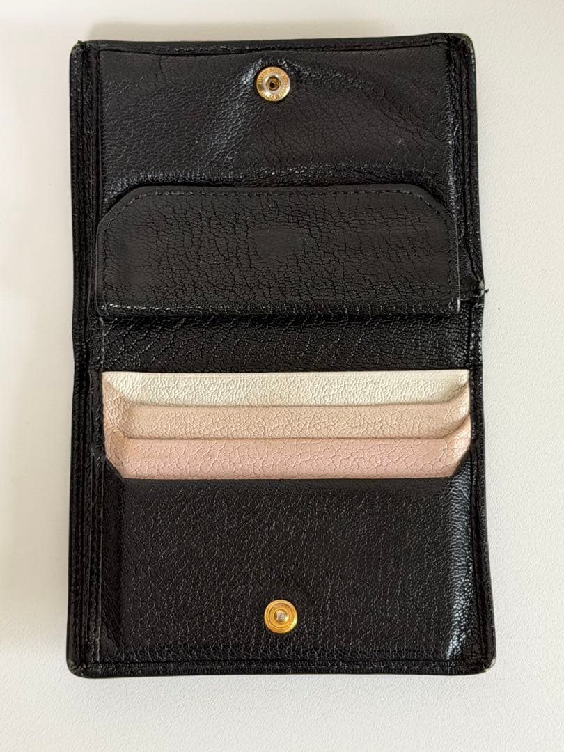 H*.様 MIU MIU ブラックレザー 二つ折り財布 美品