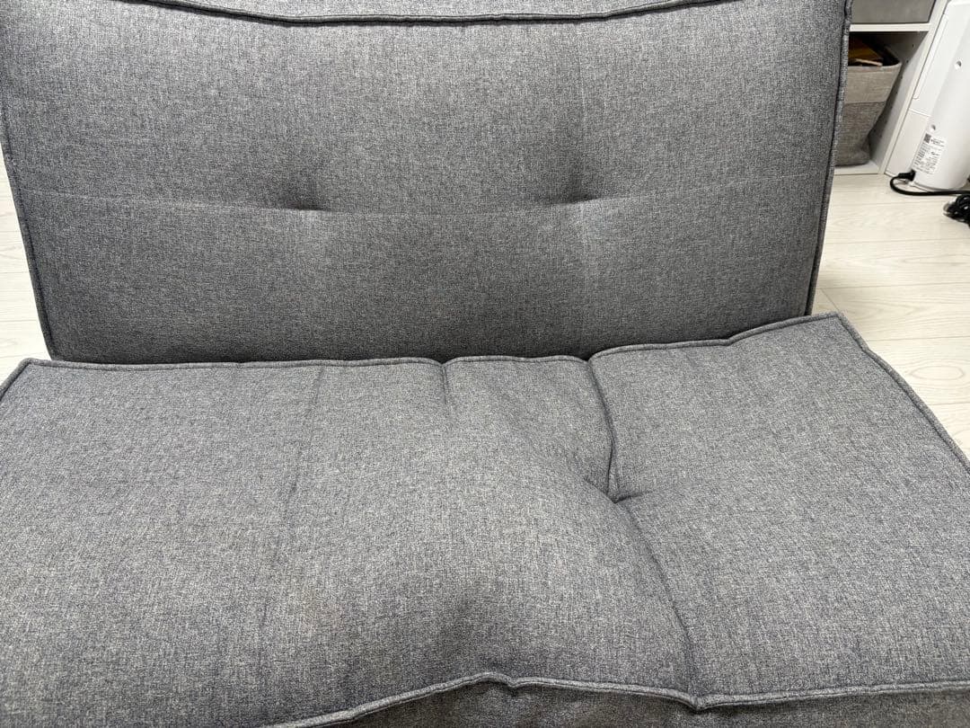 グレー ボタン付き座椅子