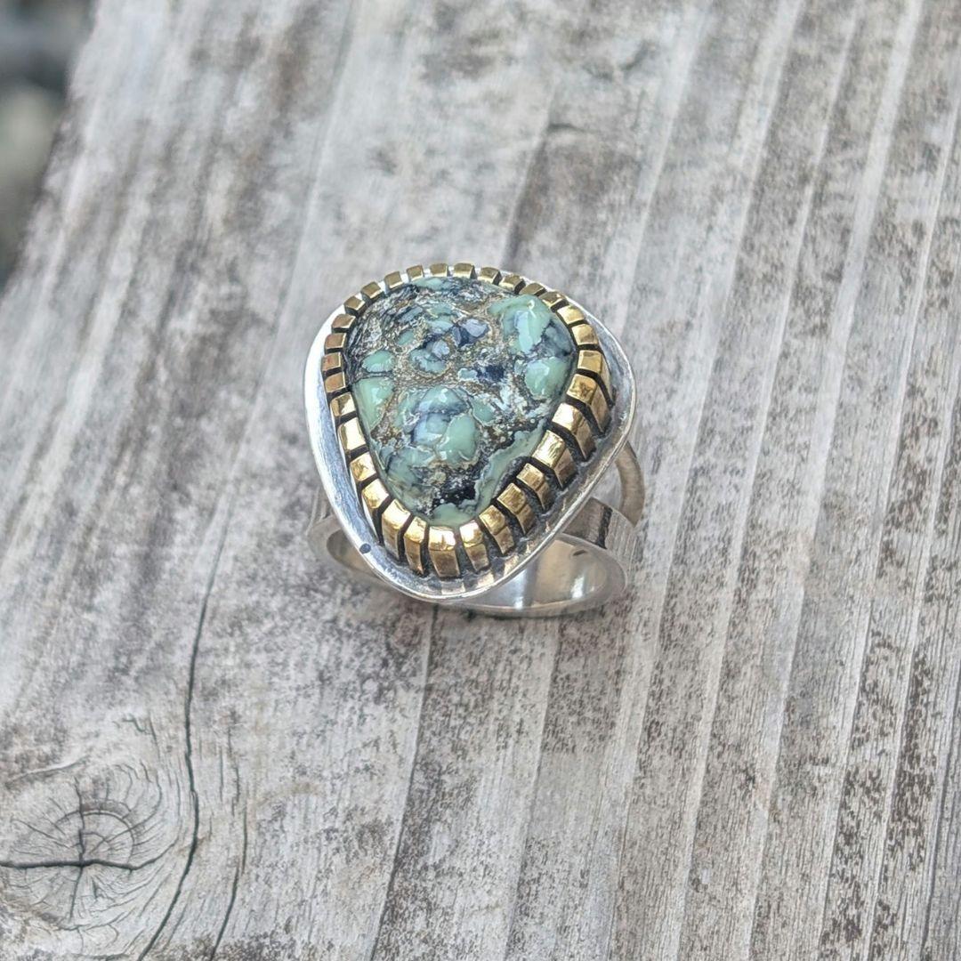 ハンドメイドのターコイズリング　 インディアンジュエリー風