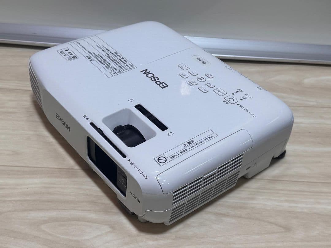 Epson EB-S18 プロジェクター 本体