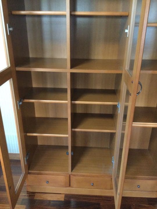 洒落た本棚、3ドア