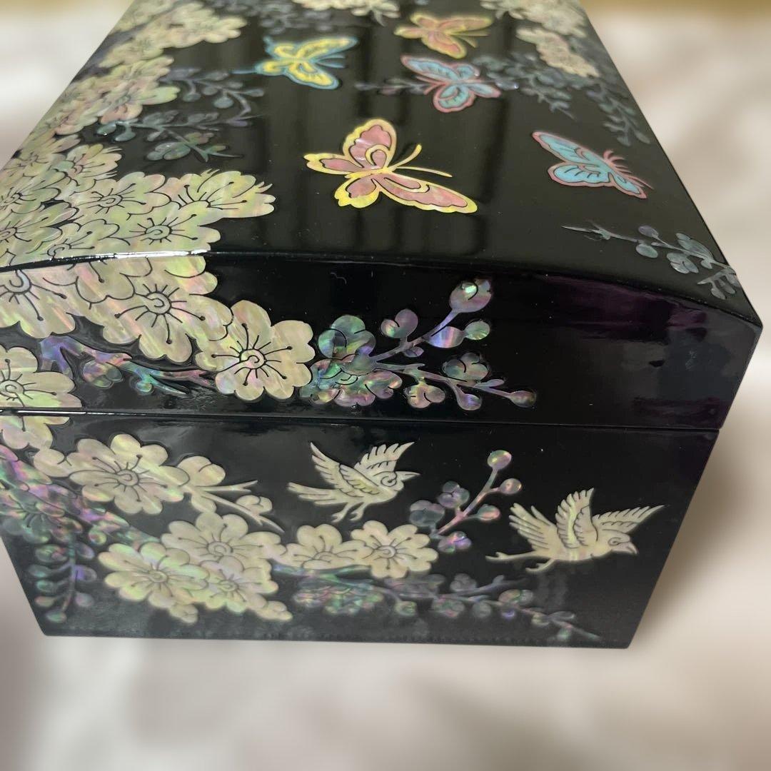 漆器 蝶と花の装飾 収納ボックス