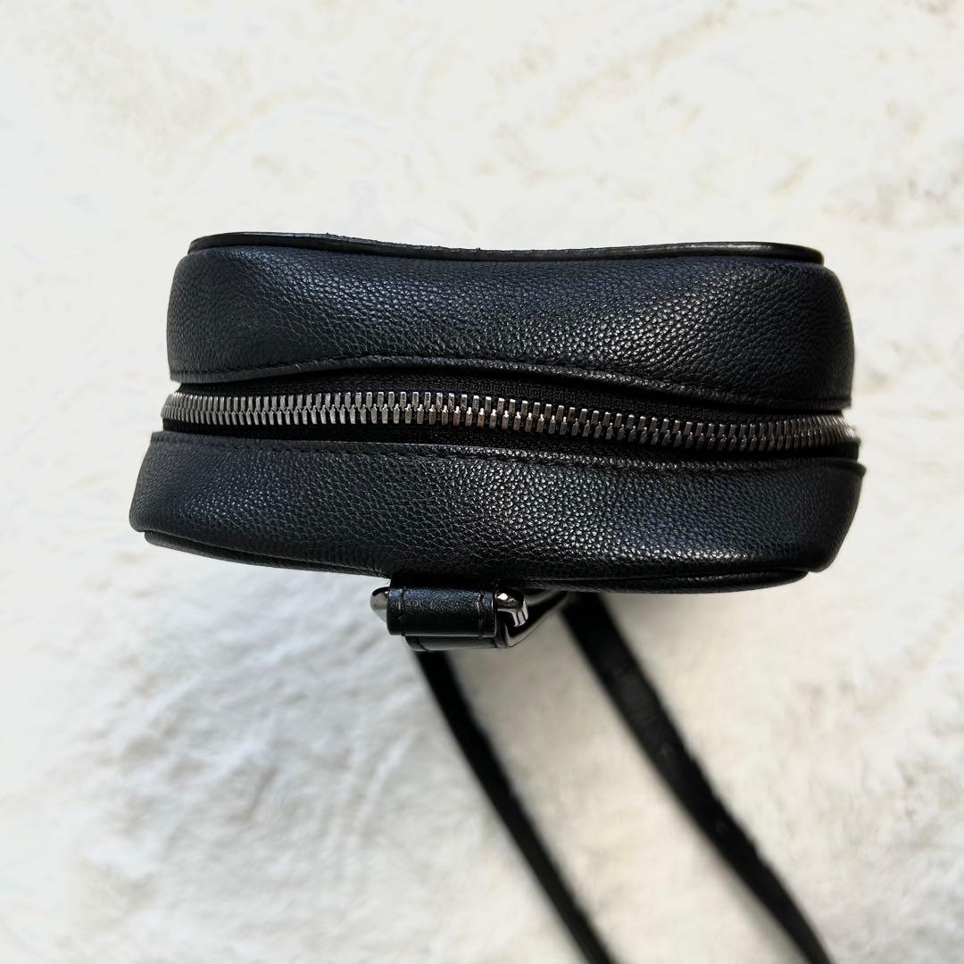 美品　\" BALLY \" Mythos シボ革　スリングバッグ ボディバッグ