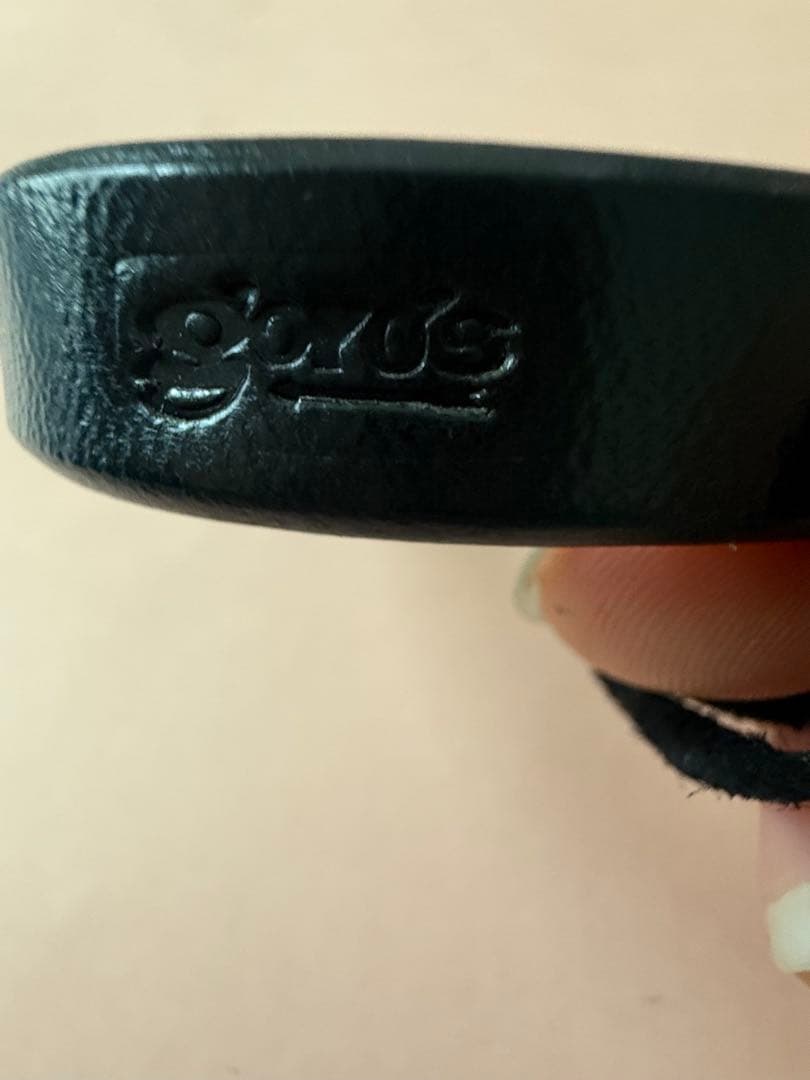 ゴローズ　黒 レザー バングル 金メタル