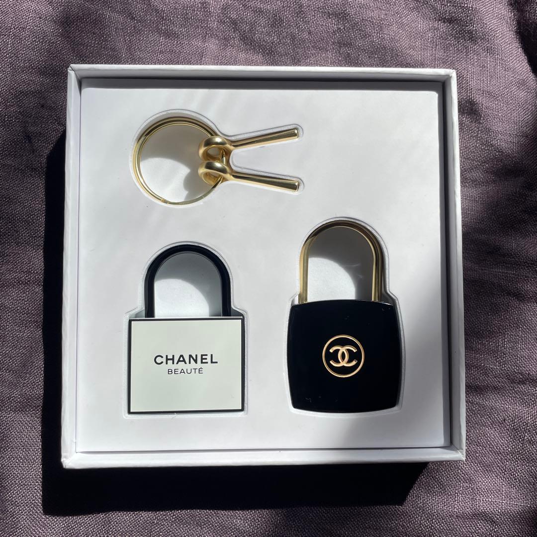 シャネル 南京錠