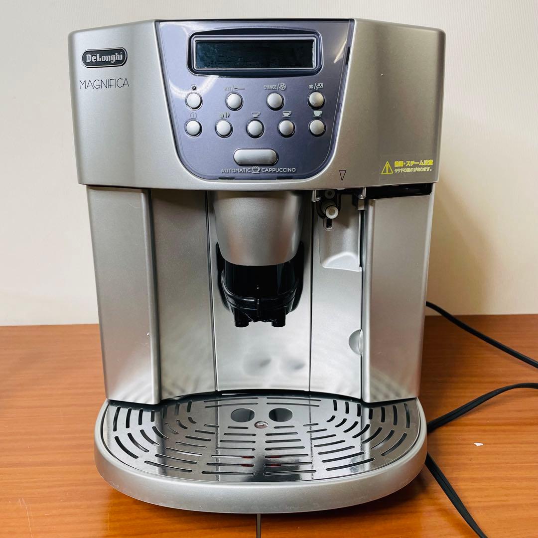 美品　デロンギ　全自動　エスプレッソマシン コーヒー　ESAM1500DK