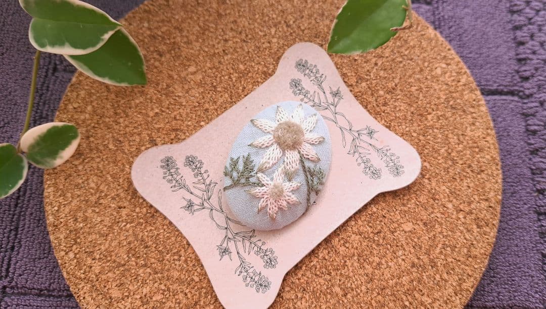 【専用】ハンドメイド　刺繍ブローチ　ヘアゴム