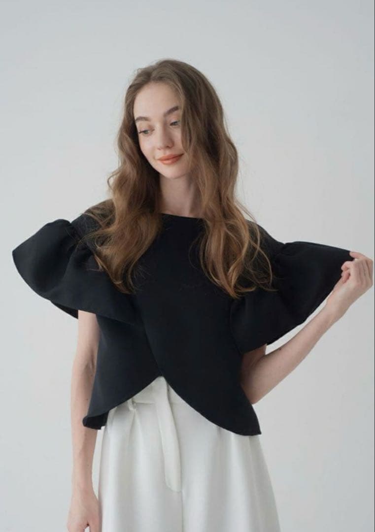 ほぼ新品　メゾンドドルチェmaison de Dolce. フィオーレトップス