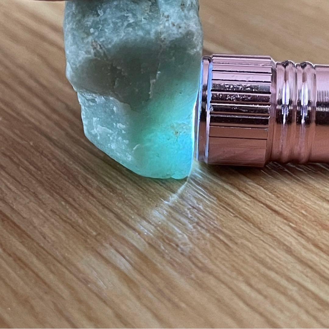 糸魚川 翡翠原石 緑 アイス