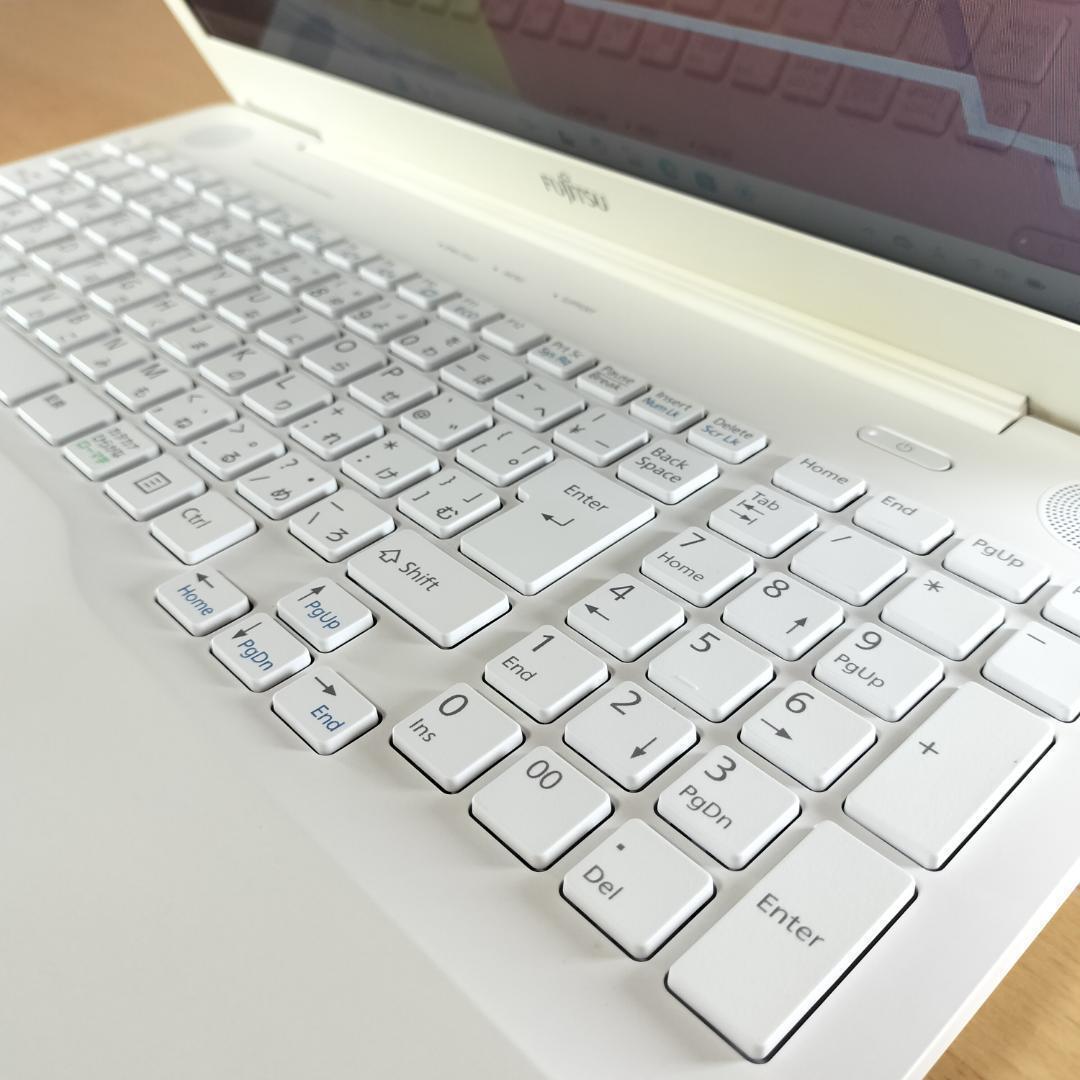 ノートPC Windows11 i7 SSD メモリ16GB 富士通 テンキー