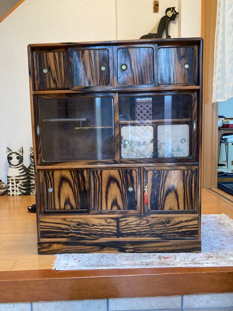 骨董の小さな可愛い飾り棚箪笥