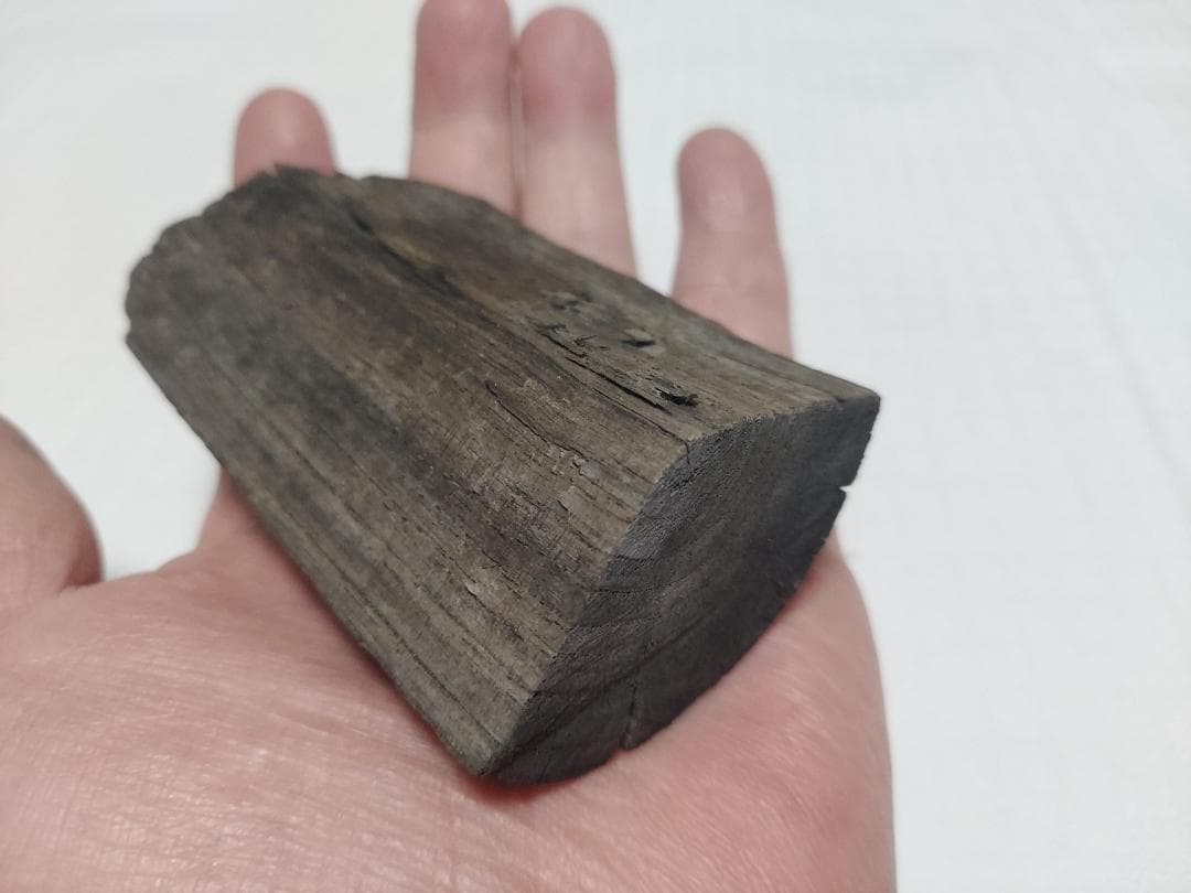 阿武隈川産 埋もれ木（割２）　新古今和歌集に詠まれた本物の伝承品