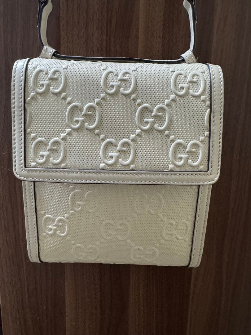 GUCCI メッセンジャーバッグ GGエンボス レザー アイボリー
