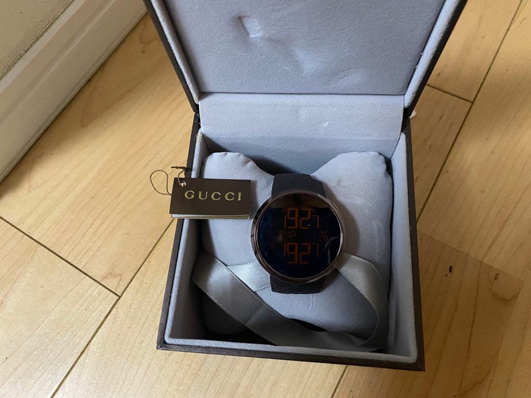 GUCCI デジタルウォッチ(ベルト交換必要)