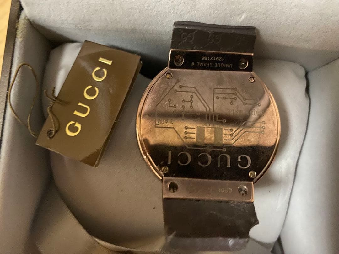 GUCCI デジタルウォッチ(ベルト交換必要)