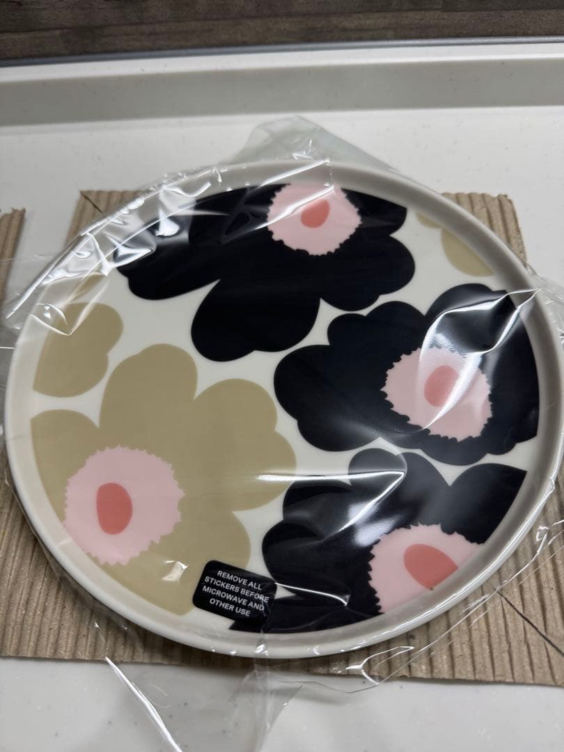 マリメッコ　ウニッコ　春　新作　プレート20㎝　2枚　新品未開封