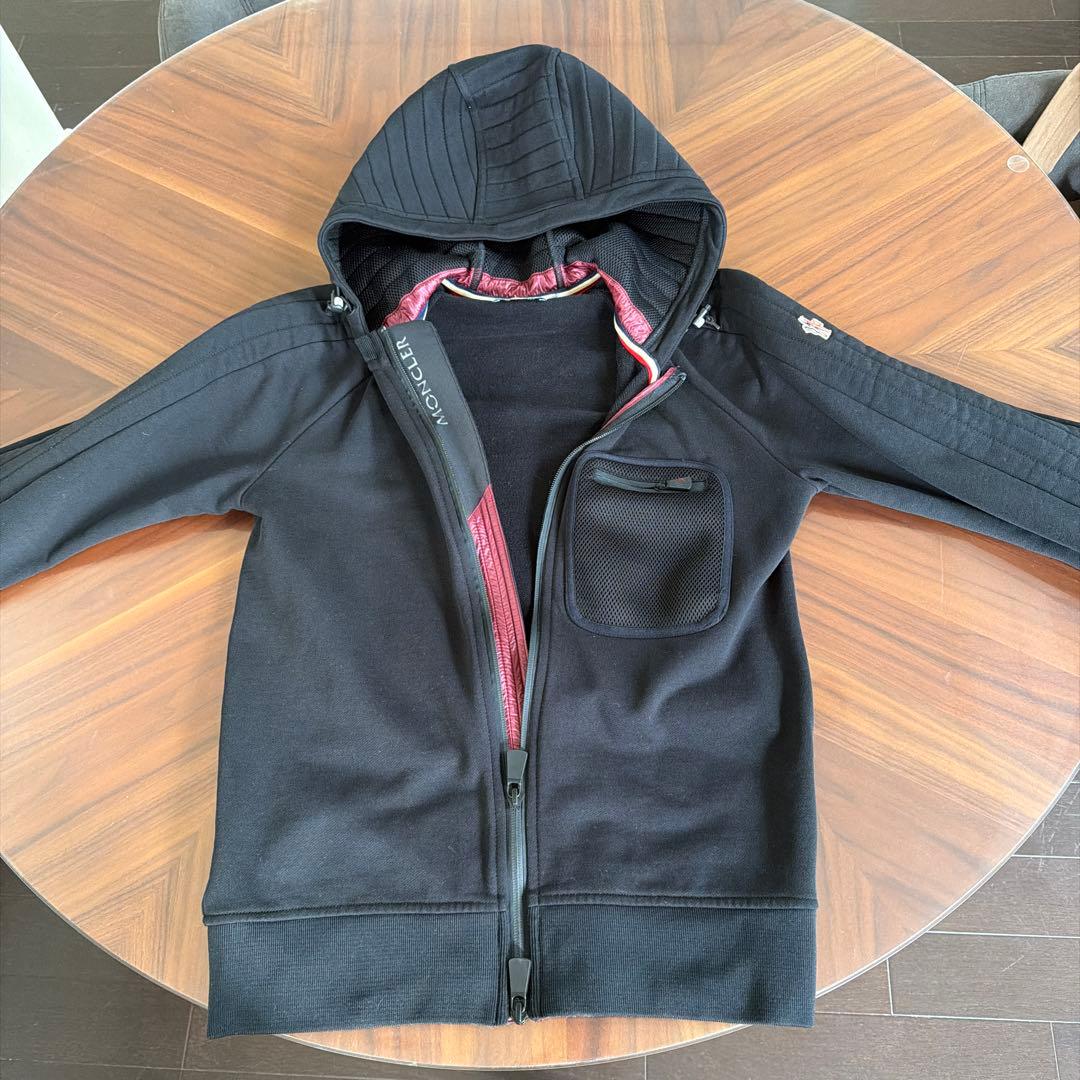 MONCLER ブラックパーカー フード付き