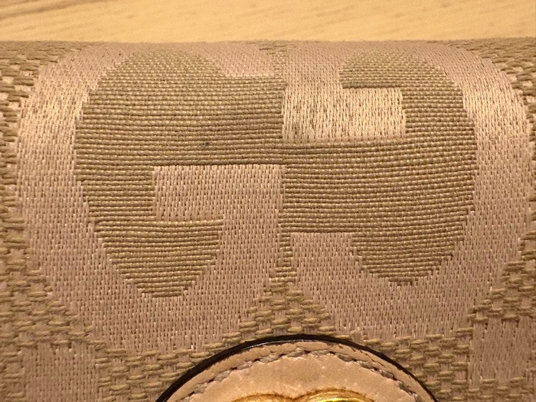 Gucci GGパターン 二つ折り財布 ピンク