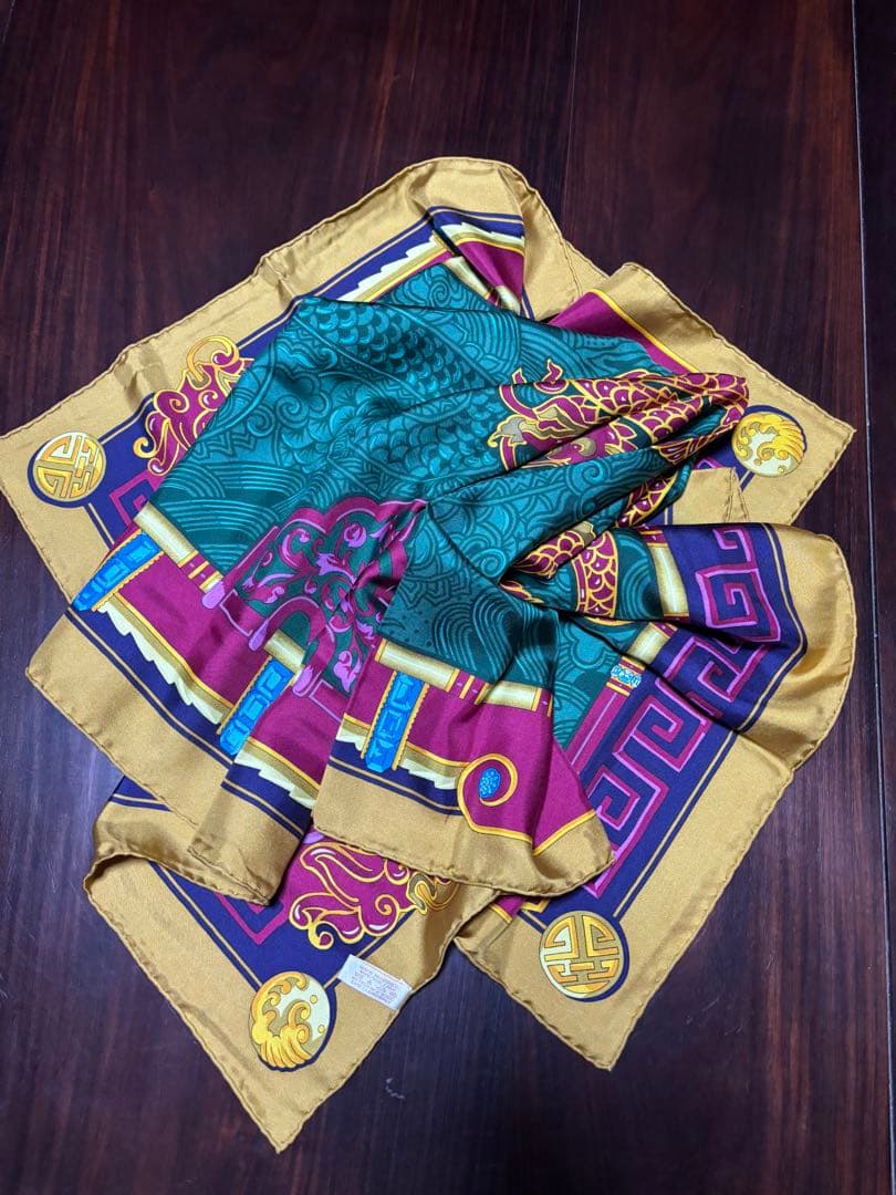 must de Cartier シルク大判スカーフ カルティエ龍グリーン総柄