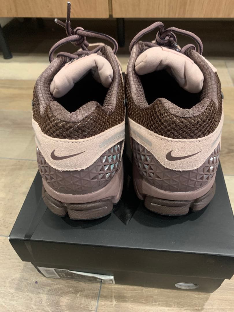 ヘ*イ様 NIKE WMNS VOMERO 5ナイキ ウィメンズ ズーム ボメロ