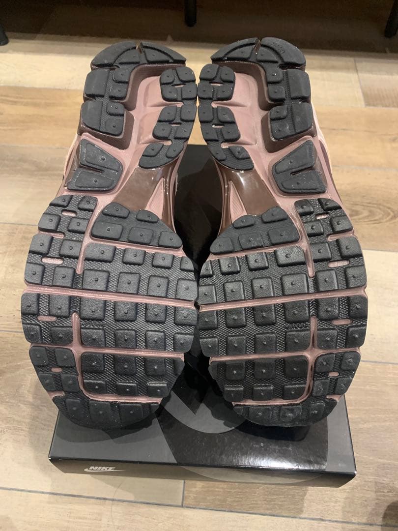 ヘ*イ様 NIKE WMNS VOMERO 5ナイキ ウィメンズ ズーム ボメロ