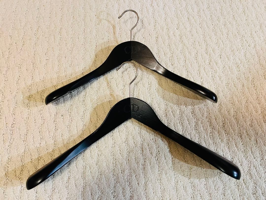 DIOR 木製ハンガー2本セット
