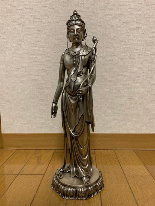聖観世音菩薩像　銀製