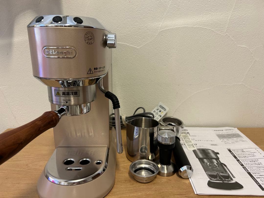 デロンギ デディカ アルテ　エスプレッソマシン　EC885J-BG ベージュ