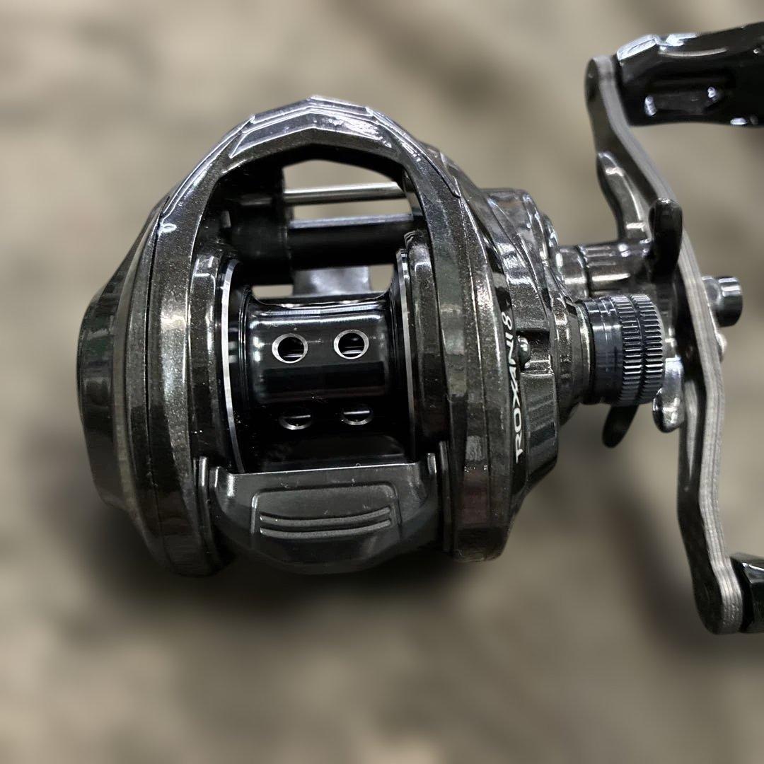 Abu Garcia ROXANI 8 ベイトリール ブラック 整理番号R48