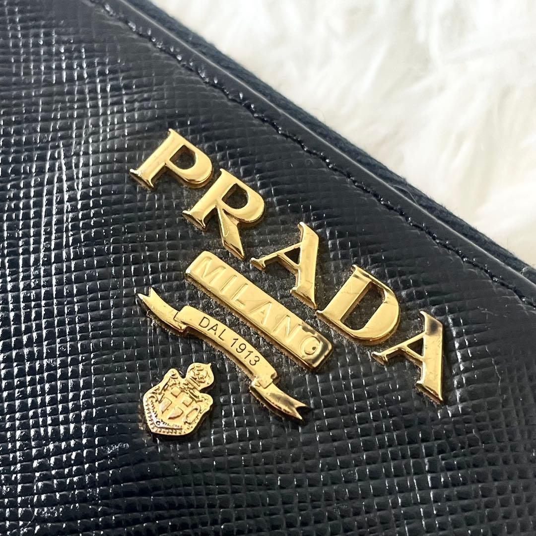 プラダ　PRADA ラウンドファスナー　長財布　レザー　ブラック　黒