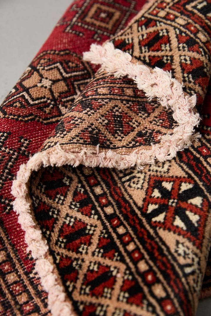 ヴィンテージラグ　トライバルラグ　ラホール産（108×78cm）赤　茶　黒