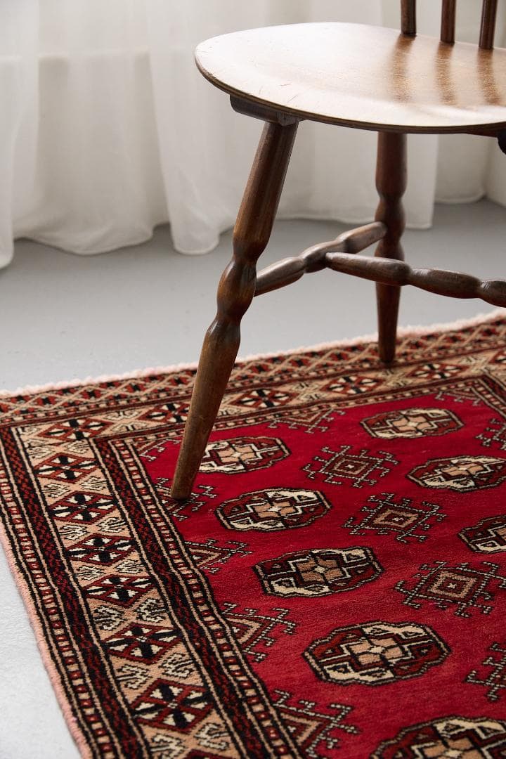 ヴィンテージラグ　トライバルラグ　ラホール産（108×78cm）赤　茶　黒