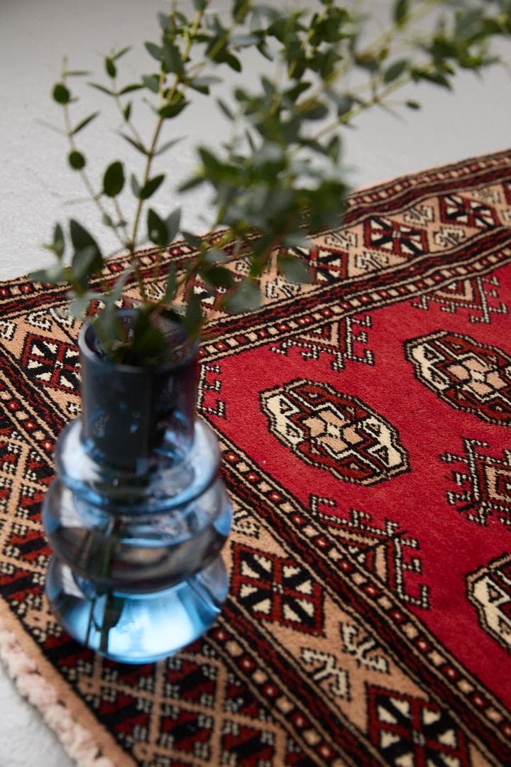 ヴィンテージラグ　トライバルラグ　ラホール産（108×78cm）赤　茶　黒