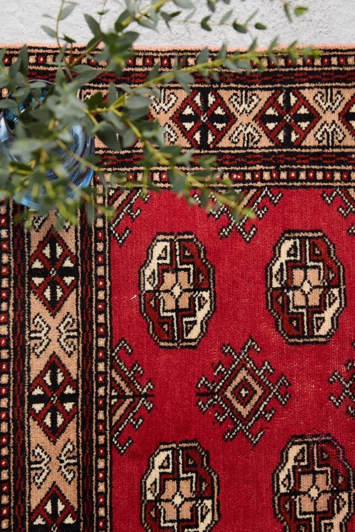 ヴィンテージラグ　トライバルラグ　ラホール産（108×78cm）赤　茶　黒