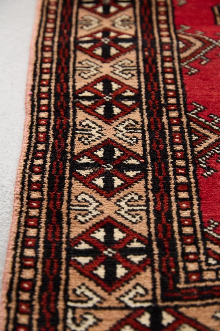 ヴィンテージラグ　トライバルラグ　ラホール産（108×78cm）赤　茶　黒