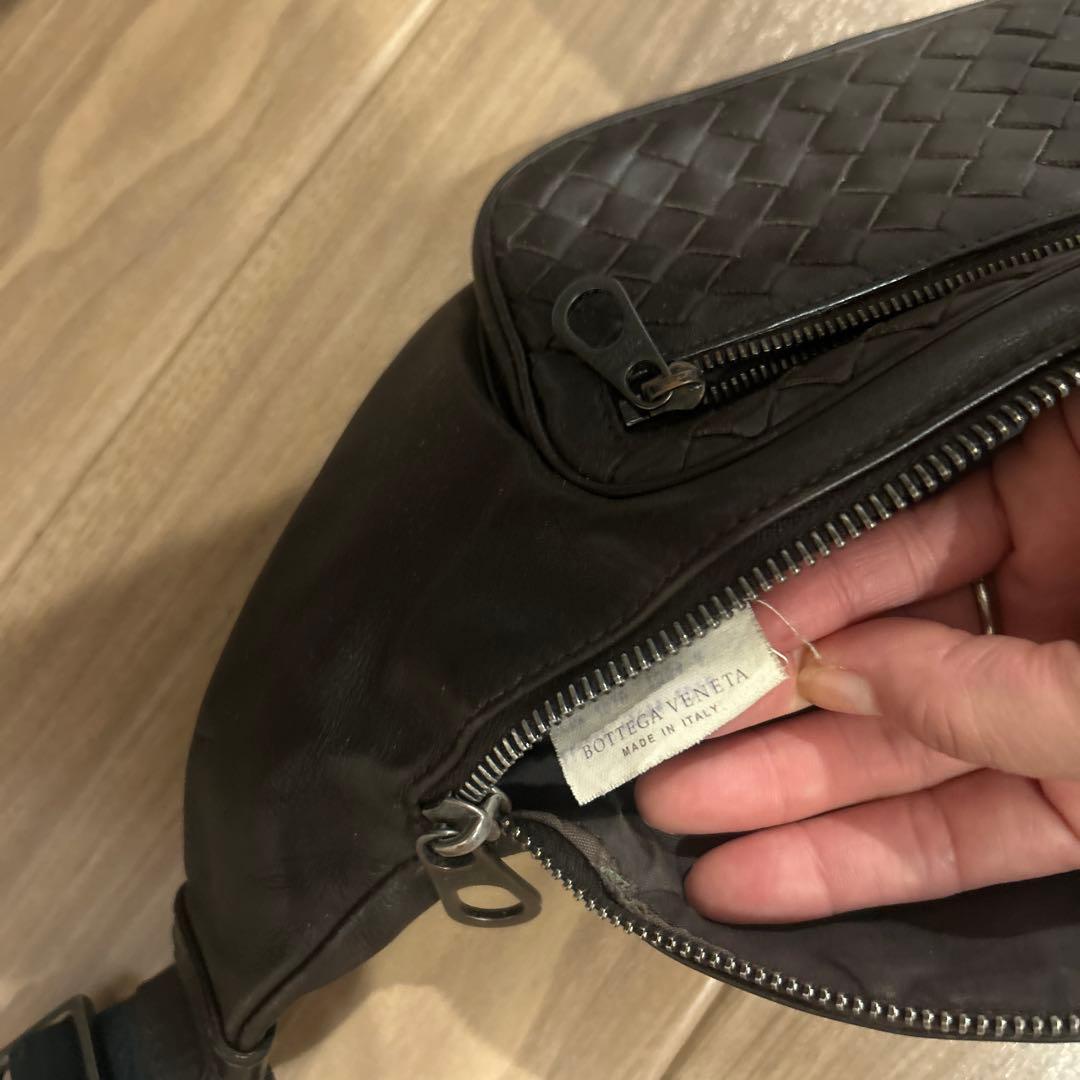 ポンチョです！！BOTTEGA VENETA ボディバッグ ダークブラウン