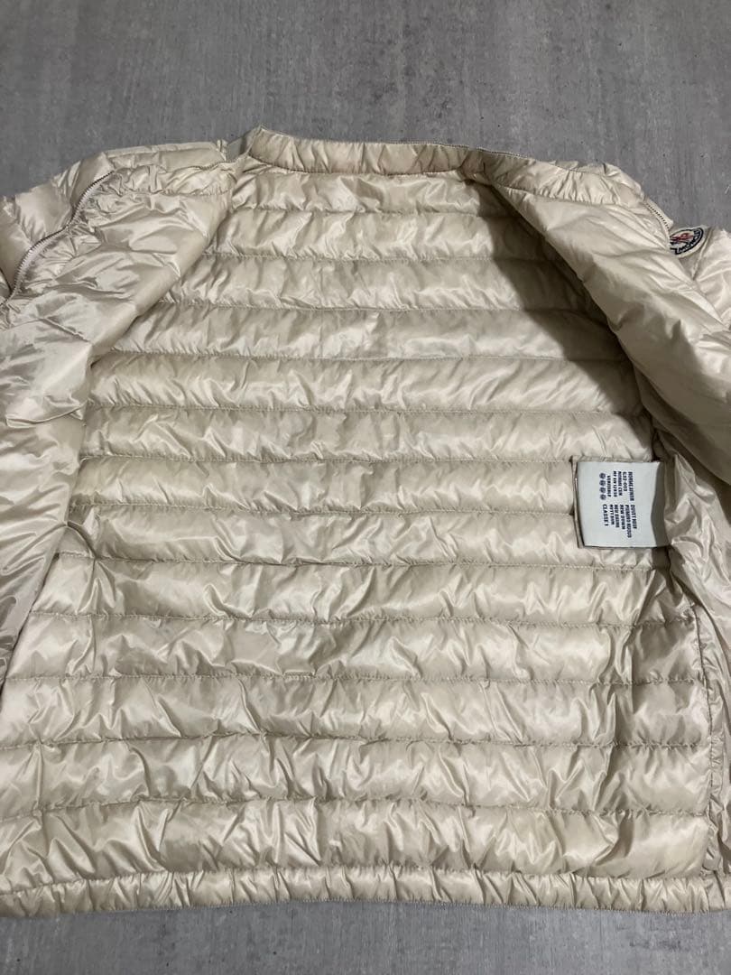 Moncler モンクレール　リボンテープノーカラーライトダウンジャケット