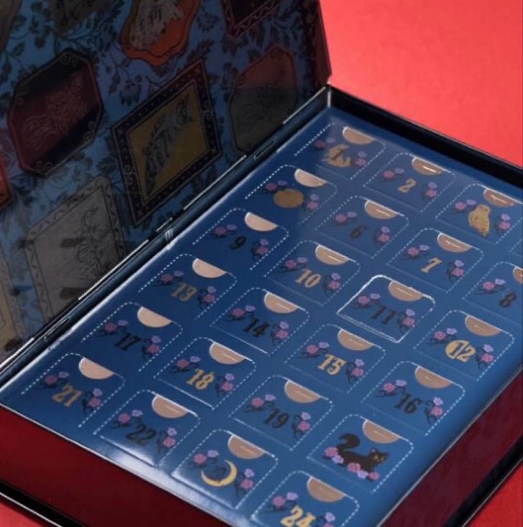 販売終了品❤︎新品❤︎カルディ❤︎魔法辞書カレンダー缶❤︎魔法辞書クッキー缶