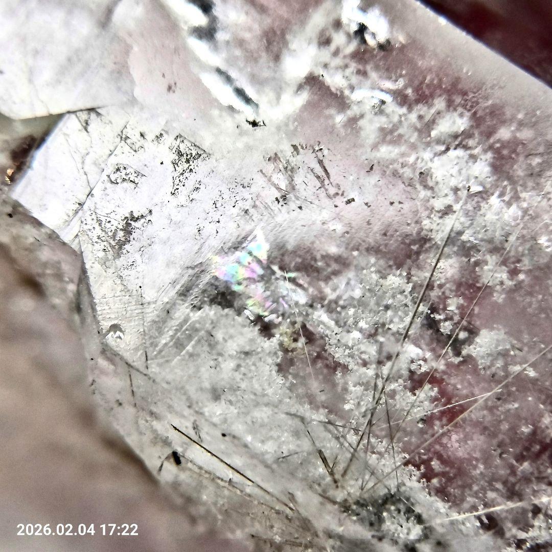 天然ホワイトガーデンクォーツポイント原石 ルチル 虹 アイリス 天然水晶 台座付