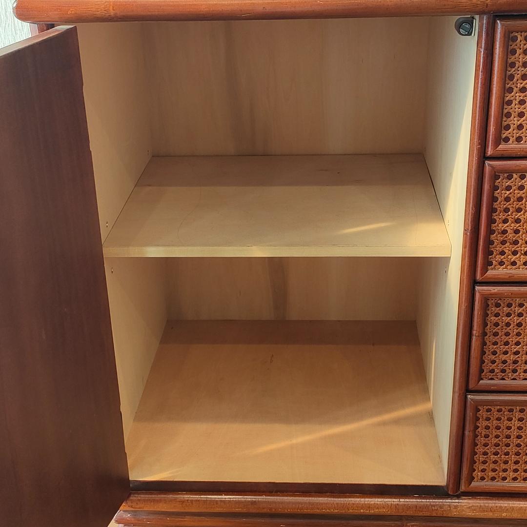 ラタン　チェスト　ガラス天板付き　サイドボード