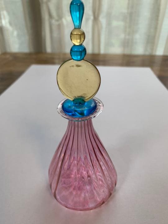 MURANO  ITALYとあります。高さは15㎝弱、幅　奥行は6㎝弱です。