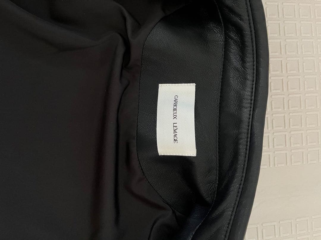 カプリシュレマージュ エコレザーカバーオール ブラック