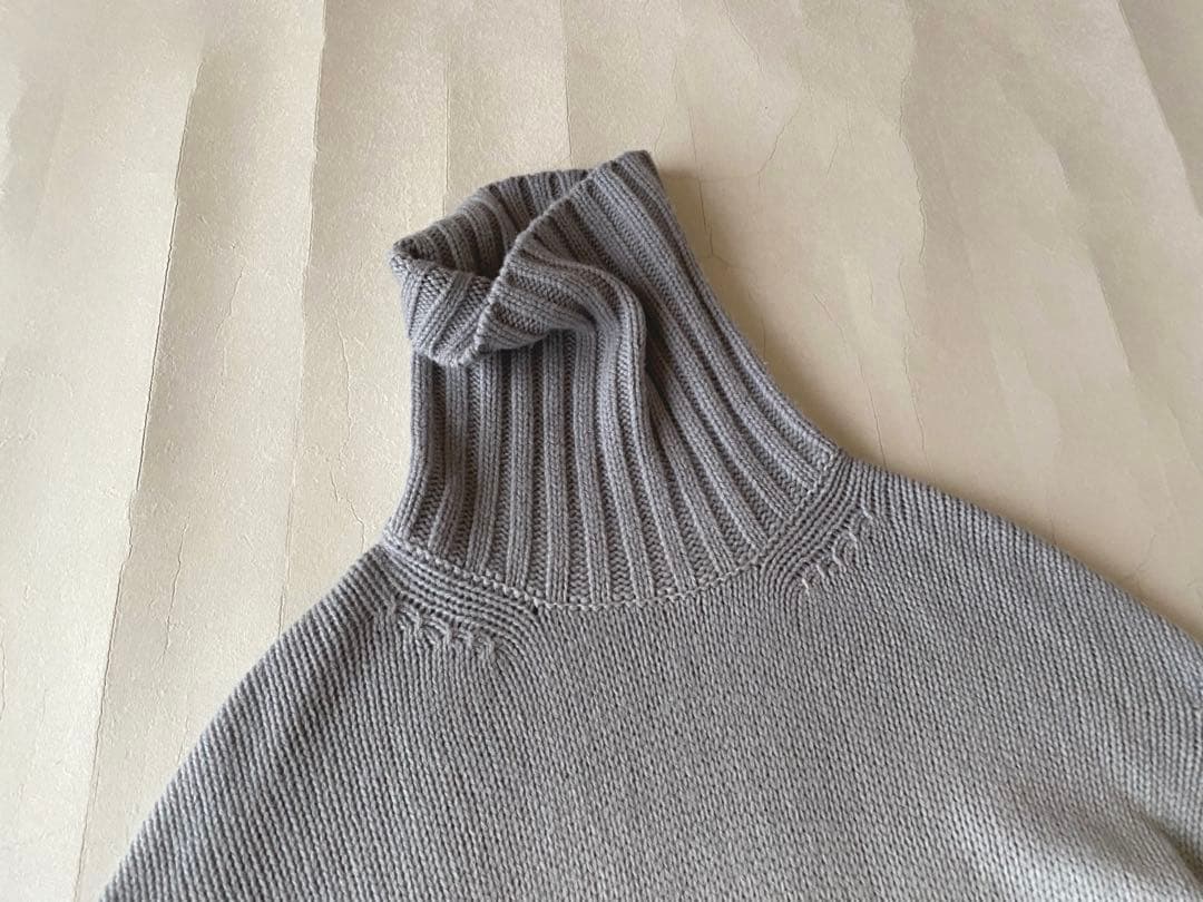 ギャルリーヴィーGALERIE VIEファインウールハンギングダイタートルニット