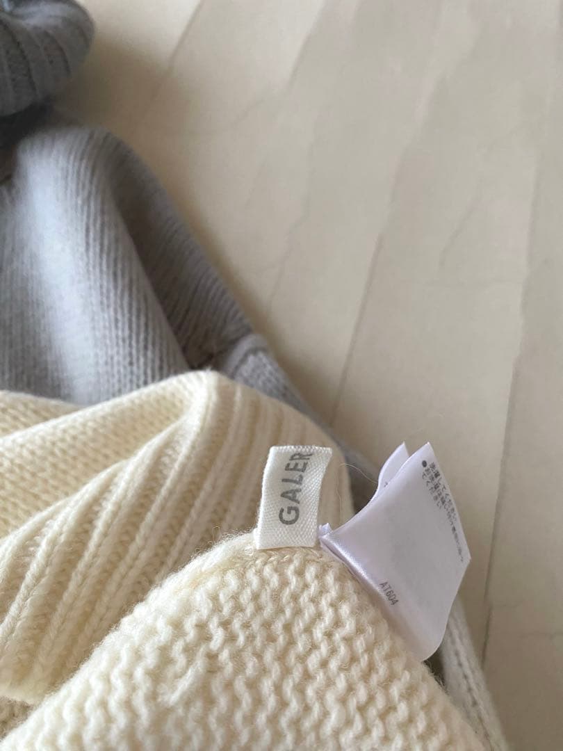 ギャルリーヴィーGALERIE VIEファインウールハンギングダイタートルニット