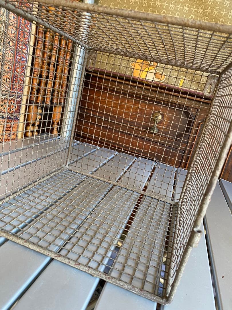 メッシュボックス　ワイヤーかご　壁掛け　鳥籠　アンティーク　サビサビ　ラック