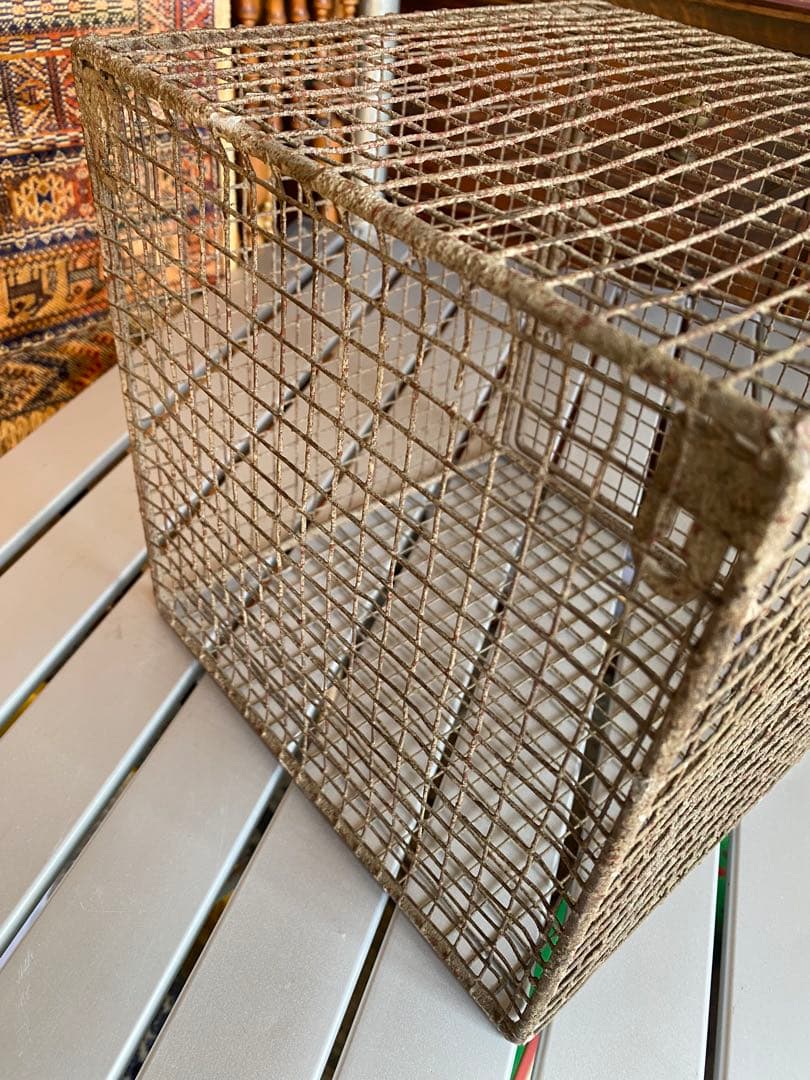 メッシュボックス　ワイヤーかご　壁掛け　鳥籠　アンティーク　サビサビ　ラック