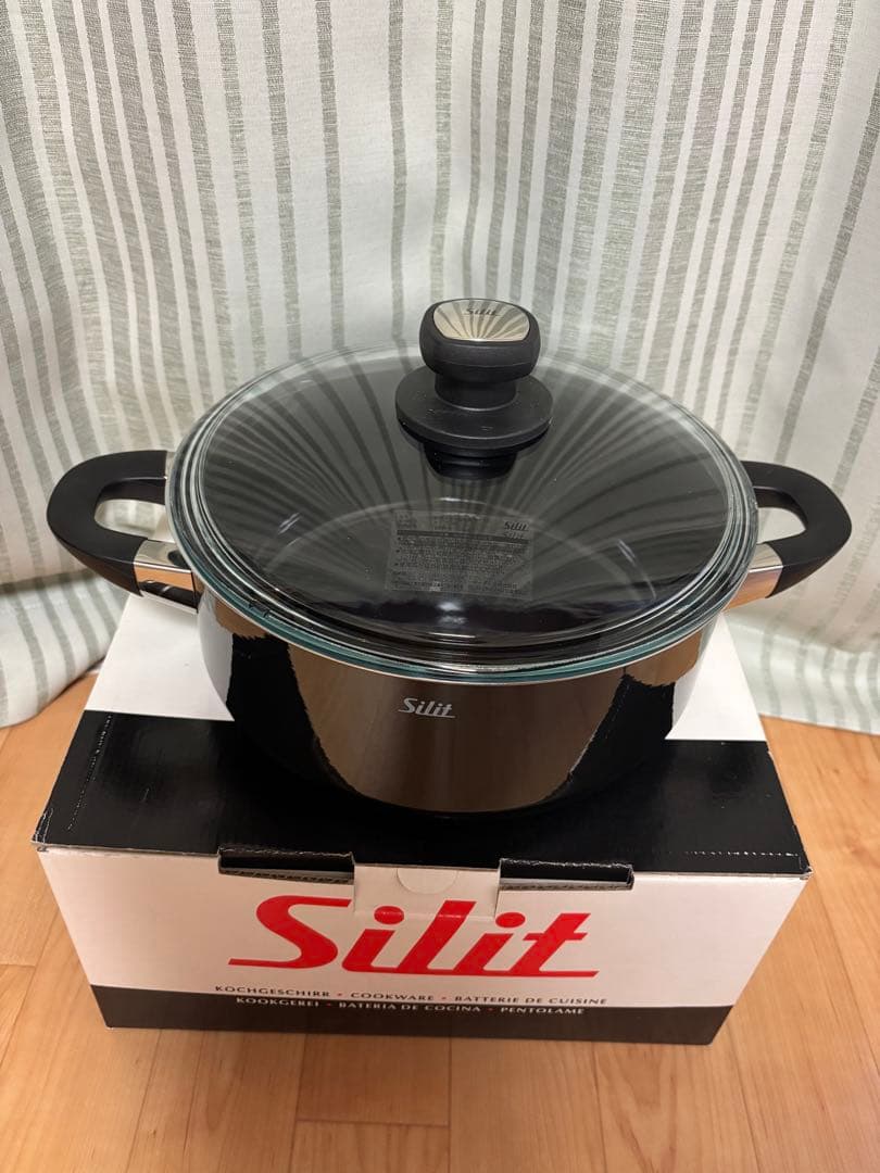 ひ*り様 Silit ボニート　ローキャセロール　24cm 両手鍋　黒　シラルガ