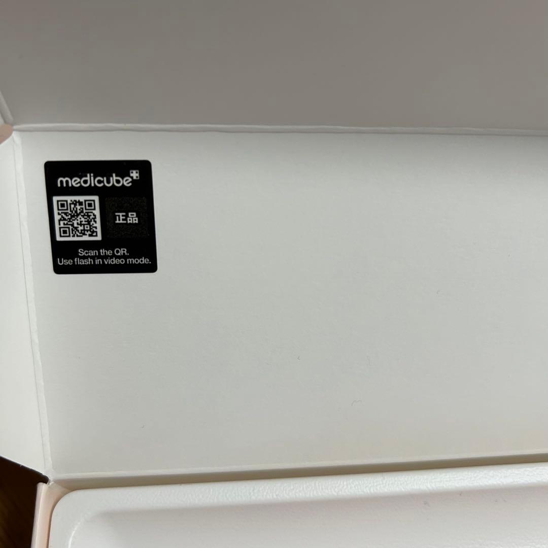 メディキューブ　美顔器 ブースタープロミニプラスPDRNアンプル付き